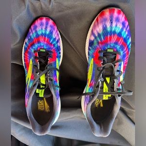 Brooks men’s 12 tyedye